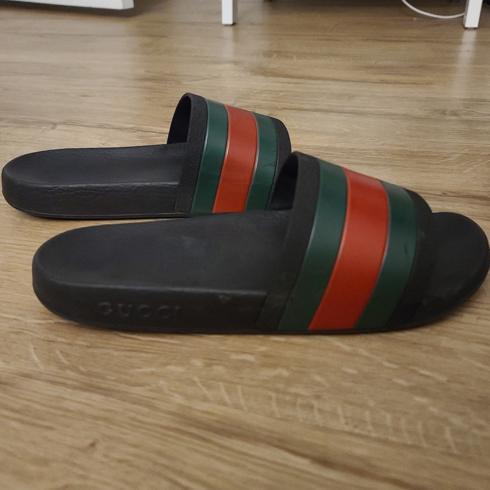 Plain Gucci Slides